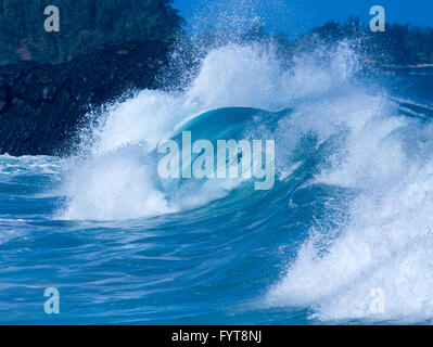 Vagues puissantes pause à Lumahai Beach, Kauai Banque D'Images