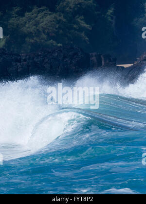 Vagues puissantes pause à Lumahai Beach, Kauai Banque D'Images