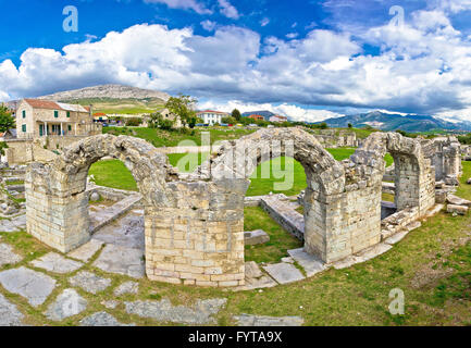 Dans l'ancien amphithéâtre en pierre historique de solin Banque D'Images