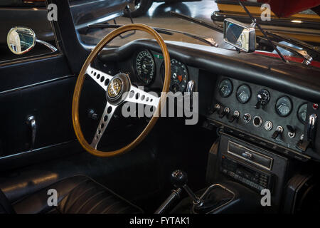 Cabine de voiture de sport Jaguar E-Type roadster Série I 4.2, 1967. Banque D'Images