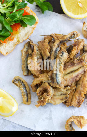 Anchois frits Banque D'Images