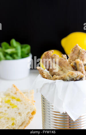 Anchois frits Banque D'Images