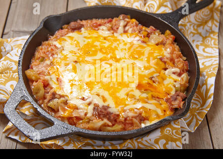 Casserole de chou avec du boeuf, du riz et du fromage Banque D'Images