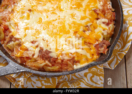 Casserole de chou avec du boeuf, du riz et du fromage Banque D'Images