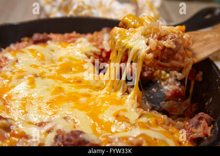 Casserole de chou avec du boeuf, du riz et du fromage Banque D'Images