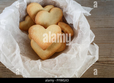 Les cookies en forme de coeur Banque D'Images