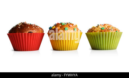 Cupcakes dans des moules pour la pâtisserie colorés Banque D'Images