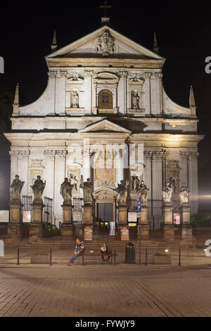 Église des Saints Pierre et Paul dans la nuit dans la vieille ville de Cracovie en Pologne, ville monument, architecture Baroque Banque D'Images