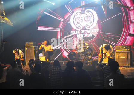 Beijing, Chine. Apr 27, 2016. La bande Laisee effectue au cours de l'écoute de la musique d' Festival à Beijing, capitale de la Chine, le 27 avril 2016. © Xiao Xiao/Xinhua/Alamy Live News Banque D'Images