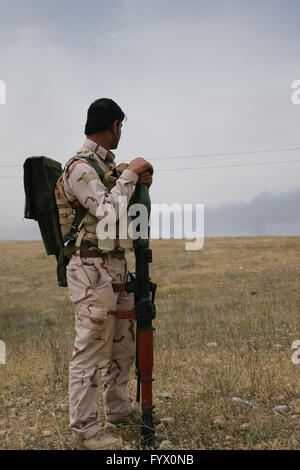 Mahana, Kurdistan. 27 avril, 2016. L'armée iraquienne a libéré le village de Mahana au Kurdistan irakien - 27/04/2016 - Irak / Kurdistan iraquien / Makhmour - l'armée iraquienne a libéré le village de Mahana, près de Makhmour, selon un officier de l'armée le mercredi il a déclaré que l'armée a libéré le village de Mahana à partir de l'État islamique (EST), avec l'aide d'avions de la coalition dirigée par les États-Unis. Il y a plus de 5 000 soldats irakiens stationnés à Makhmour, visant à lancer les procédures militaires contre l'Est. Crédit : Alexandre Afonso/Alamy Live News Banque D'Images