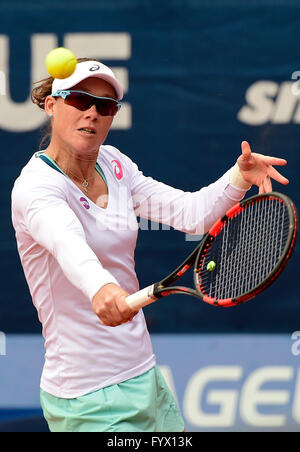 Prague, République tchèque. Apr 28, 2016. La joueuse de tennis australienne Samantha Stosur en action pendant la match de tennis Open de Prague à Prague, République tchèque, le 28 avril 2016. Photo : CTK/Vondrous Romain Photo/Alamy Live News Banque D'Images