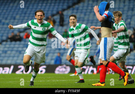 Stade Ibrox, Glasgow, Ecosse. Apr 28, 2016. La finale de la Coupe Jeunesse Glasgow. Rangers U17 et U17 celtique. Broque Watson célèbre son but : Action Crédit Plus Sport/Alamy Live News Banque D'Images