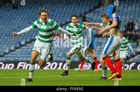 Stade Ibrox, Glasgow, Ecosse. Apr 28, 2016. La finale de la Coupe Jeunesse Glasgow. Rangers U17 et U17 celtique. Broque Watson célèbre son but : Action Crédit Plus Sport/Alamy Live News Banque D'Images