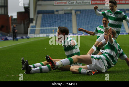 Stade Ibrox, Glasgow, Ecosse. Apr 28, 2016. La finale de la Coupe Jeunesse Glasgow. Rangers U17 et U17 celtique. Broque Watson célèbre son but : Action Crédit Plus Sport/Alamy Live News Banque D'Images