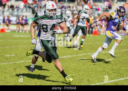 Vienne, Autriche. 17 mai, 2015. Moritz Boehringer, receveur de Schwaebisch Hall Unicorns, pendant un match entre les Schwaebisch Hall Unicorns et Vikings de Vienne à Vienne, Autriche, 17 mai 2015. Avec un 45:23 la victoire, l'équipe qualifiée pour l'Eurobowl pour la première fois. Boehringer est dit avoir des chances réalistes d'être rédigé au cours de l'ébauche à Chicago le samedi. Le jeune homme de 22 ans serait le premier allemand à partir de la Ligue allemande de football à recevoir un contrat. PHOTO : MANFRED LOEFFLER/dpa/Alamy Live News Banque D'Images