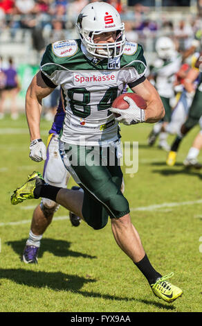 Vienne, Autriche. 17 mai, 2015. Moritz Boehringer, receveur de Schwaebisch Hall Unicorns, pendant un match entre les Schwaebisch Hall Unicorns et Vikings de Vienne à Vienne, Autriche, 17 mai 2015. Avec un 45:23 la victoire, l'équipe qualifiée pour l'Eurobowl pour la première fois. Boehringer est dit avoir des chances réalistes d'être rédigé au cours de l'ébauche à Chicago le samedi. Le jeune homme de 22 ans serait le premier allemand à partir de la Ligue allemande de football à recevoir un contrat. PHOTO : MANFRED LOEFFLER/dpa/Alamy Live News Banque D'Images