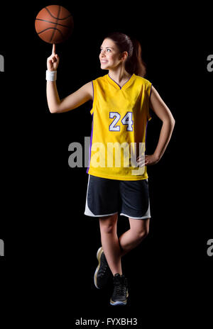 Jeune fille isolée de basket-ball Banque D'Images