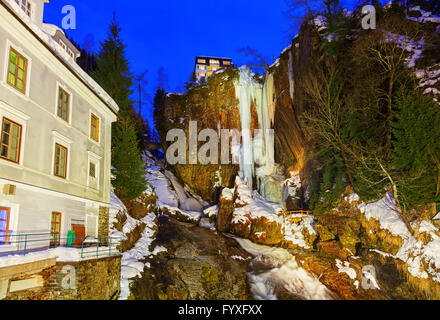 Dans les montagnes Cascade ski Bad Gastein Autriche Banque D'Images