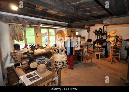 Hatter atelier, maison d'habitation de Villnachern, musée en plein air Ballenberg, Brienz, 62200, Canton de Berne, Suisse Banque D'Images