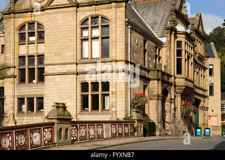 Royaume-uni, Angleterre, dans le Yorkshire, Calderdale Hebden Bridge, l'hôtel de ville au pont de la rue St Georges Banque D'Images