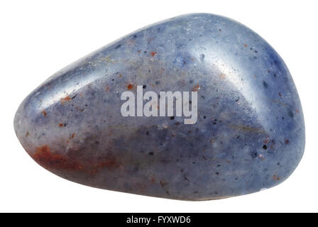 La prise de vue macro des pierres minérales naturelles - cordiérite poli (iolite) gemstone isolé sur fond blanc Banque D'Images