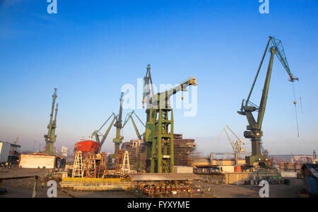 Grues en chantier, Gdansk, Pologne Banque D'Images