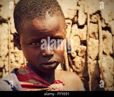 Portrait enfant Masaï en Tanzanie, Afrique Banque D'Images