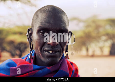 Portrait homme Massaï en Tanzanie, Afrique Banque D'Images