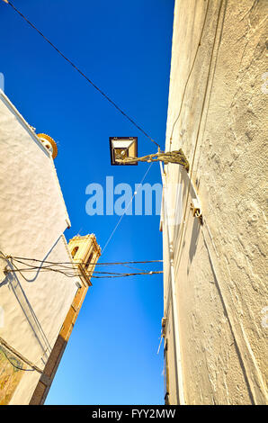 Rue étroite à Altea. Alicante. Communauté de Valence. Espagne Banque D'Images