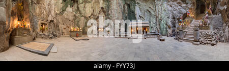 Panorama de Huyen Khong grotte avec des sanctuaires, des montagnes de marbre, Vietnam Banque D'Images