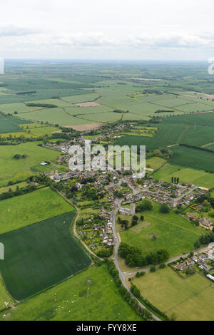 Une vue aérienne du village de Titchmarsh et ses environs campagne du Northamptonshire Banque D'Images
