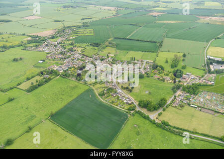 Une vue aérienne du village de Titchmarsh et ses environs campagne du Northamptonshire Banque D'Images
