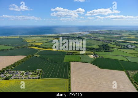 Une vue aérienne de la côte de Northumberland et la campagne à proximité de l'établissement Warkworth Banque D'Images