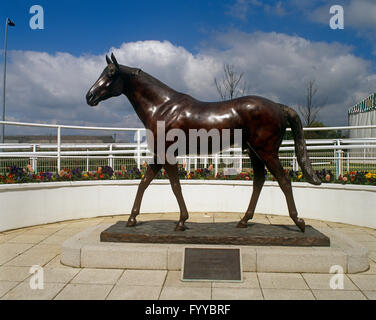 Le cheval de course généreuse à la tribune en Statue Epsom Downs, Surrey, UK. Banque D'Images