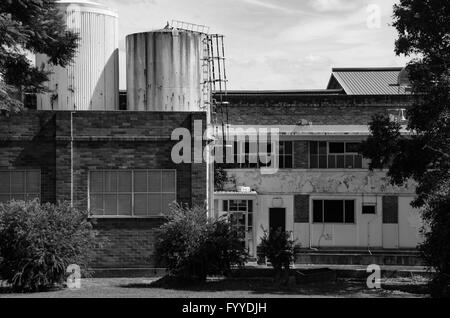 Partie de la maintenant fermée Peters Ice cream factory, avec réservoirs externes sur le toit, construit en 1939 Banque D'Images