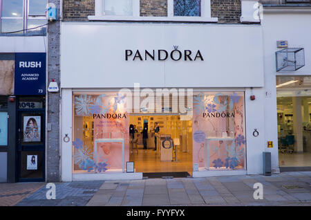 Pandora store à Croydon High Street prévue pour être réaménagée par Westfield en 2018 Banque D'Images