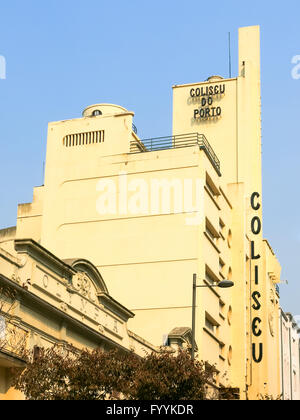 Façade de l'art déco théâtre Coliseu do Porto dans le centre de Porto au Portugal Banque D'Images