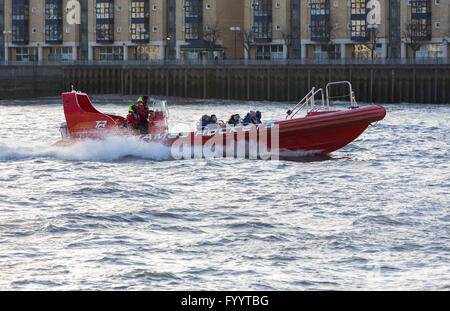 Bateau de Moteur Fusée Thames Banque D'Images