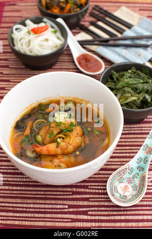 Soupe chinoise aux crevettes Banque D'Images