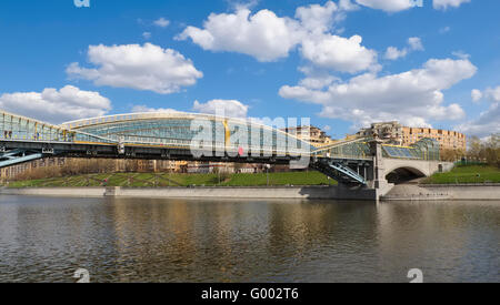 Passerelle pour piétons Bogdan Khmelnitski ou Kievskiy passerelle au-dessus de la rivière de Moscou Banque D'Images