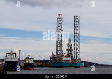 La plate-forme de forage Rowan Stavanger est accosté au quai du Prince Charles en cours de maintenance informatique à Dundee, Royaume-Uni Banque D'Images