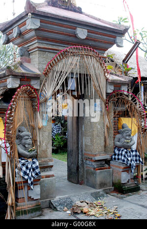 Porte de temple balinais à Ubud, Bali Banque D'Images