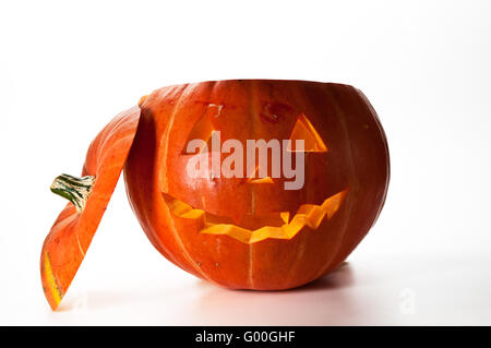 Halloween citrouille, à l'intérieur éclairé par la lumière, les mal à Banque D'Images