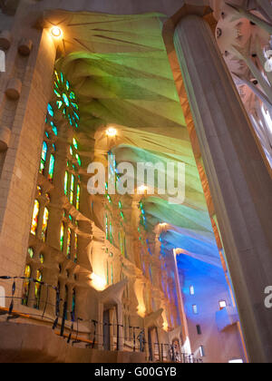 Intérieur de la Sagrada Família Banque D'Images