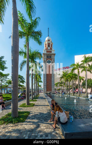 Tour de l'horloge et fonction de l'eau, Kowloon, Hong Kong Banque D'Images