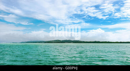 Vue panoramique sur aucune terre Mans beach à Tobago Antilles île tropicale Banque D'Images