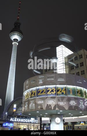 Horloge mondiale Berlin Alexanderplatz Banque D'Images