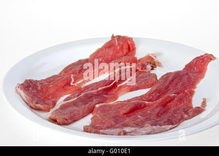 Escalope de veau cru isolé sur fond blanc Banque D'Images