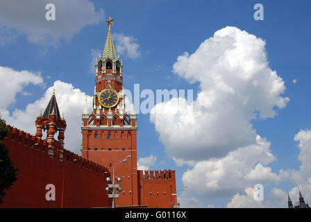 La tour Spasskaya du Kremlin sur la Place Rouge à Moscou Banque D'Images