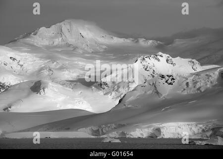 Péninsule antarctique, paysage noir et blanc Banque D'Images